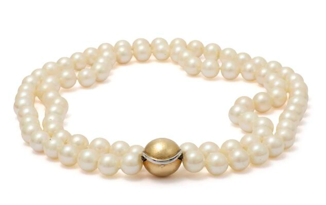 Ole Lynggaard: A "Smilet" clasp of 14k gold and white-gold. With a