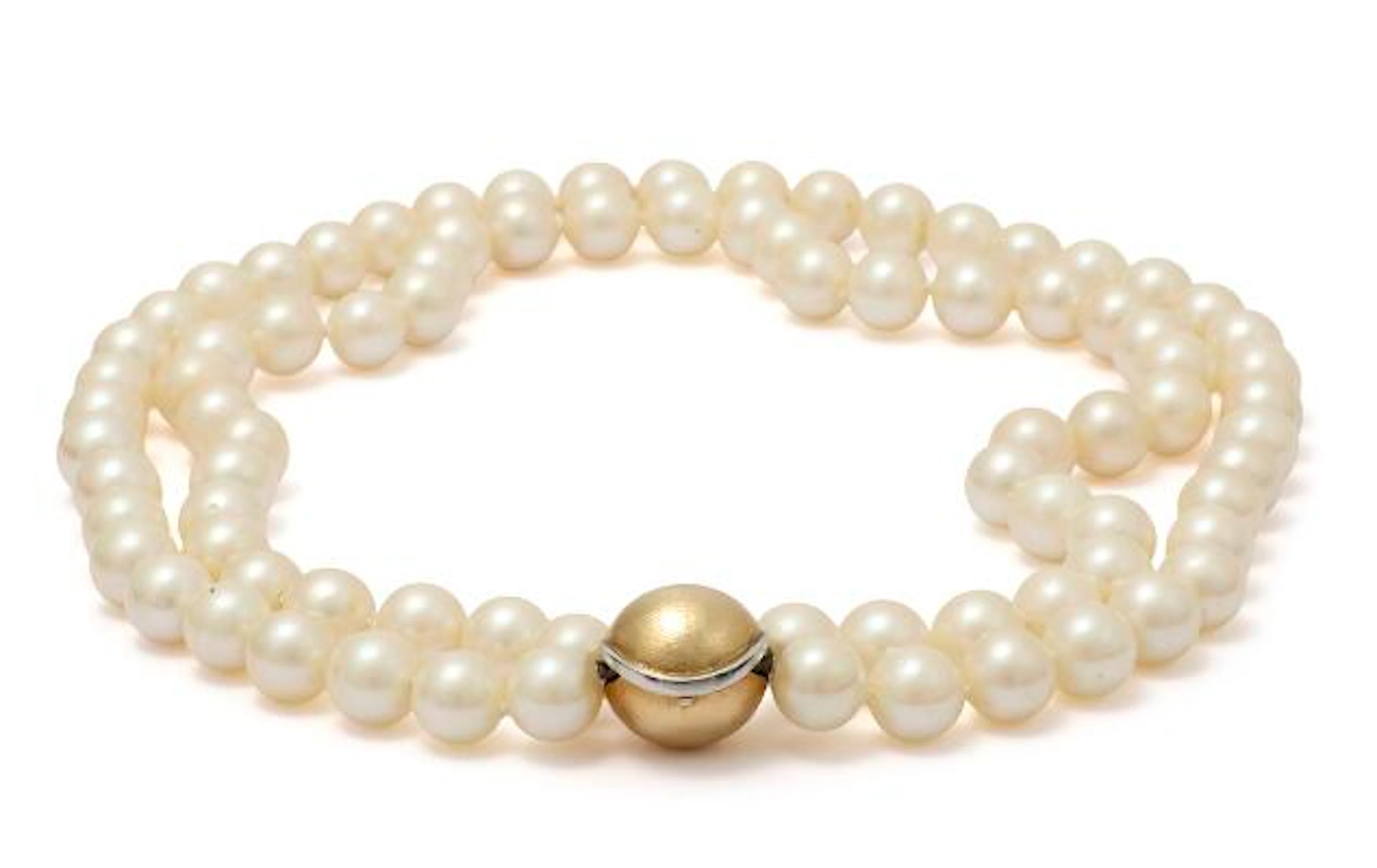 Ole Lynggaard: A "Smilet" clasp of 14k gold and white-gold. With a
