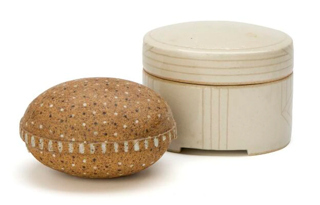 Malene Müllertz, Jane Reumert: Two stoneware lid jars modelled in