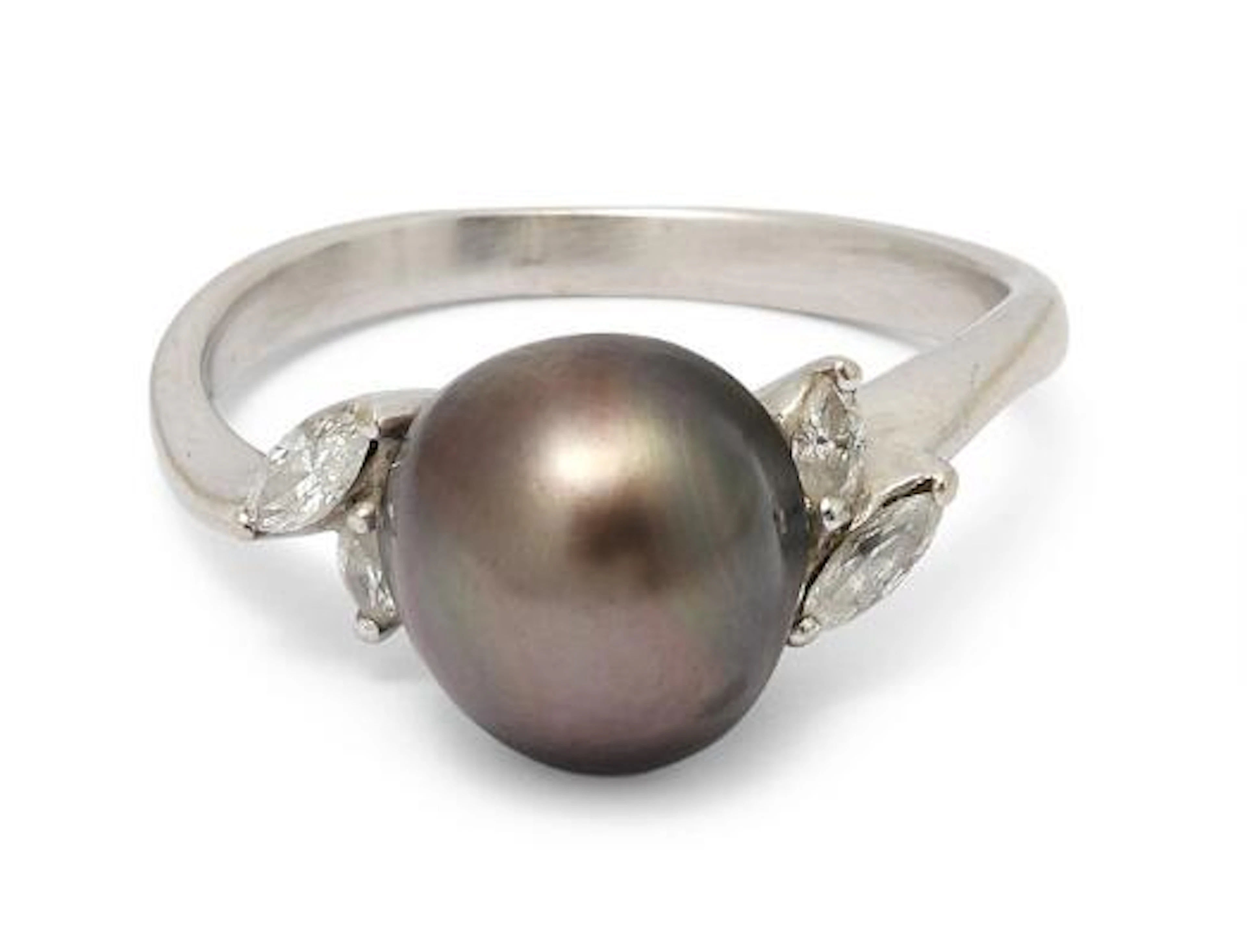 A pearl and diamond ring set with a pearl flanked by four diamonds
