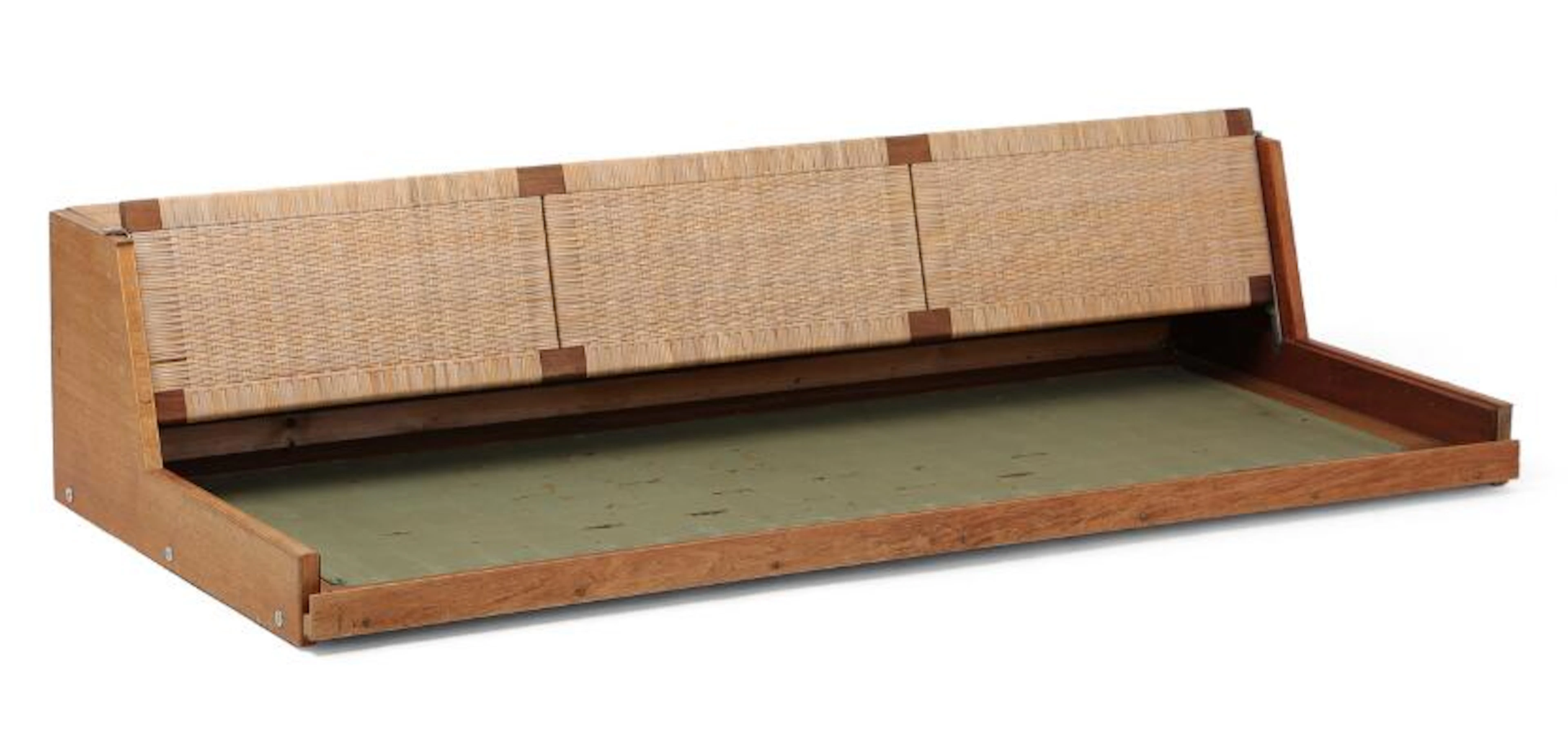 Hans J. Wegner: "GE 7". Daybed in teak. Hinged back with rattan. –