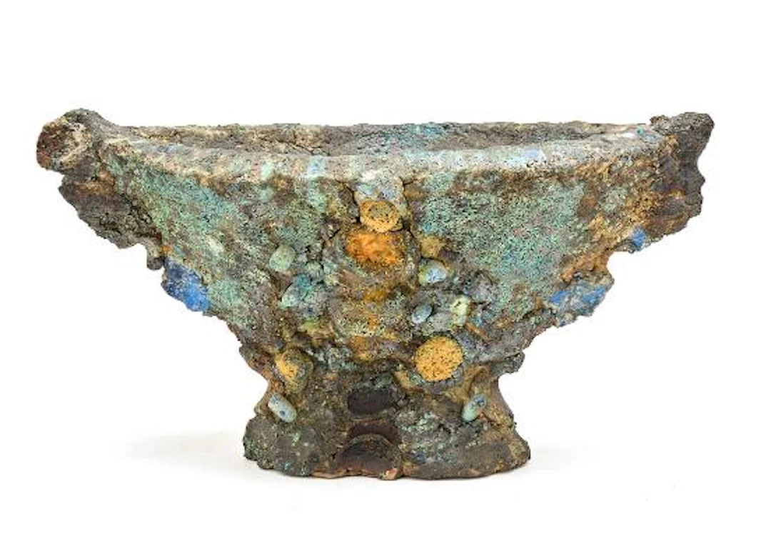 Barbro Åberg: Sculptural boat-shaped ceramic bowl. Decorated with