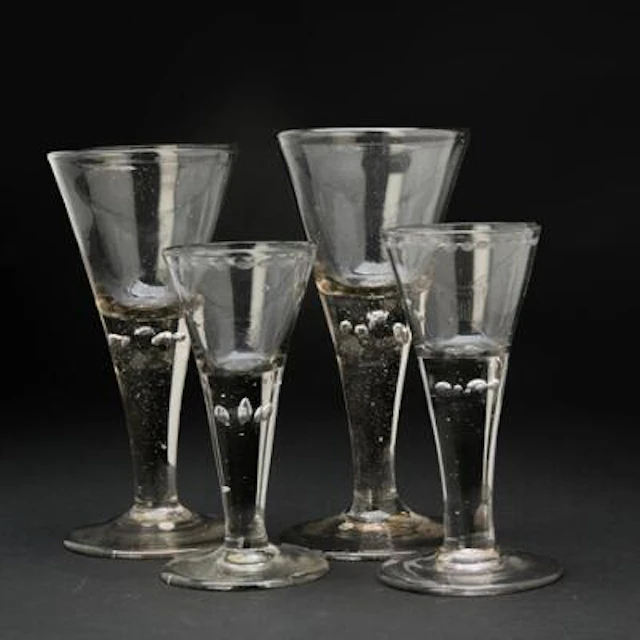 Two pair of trumpet glasses "Perlkelchen” on a massive stem with air-filled