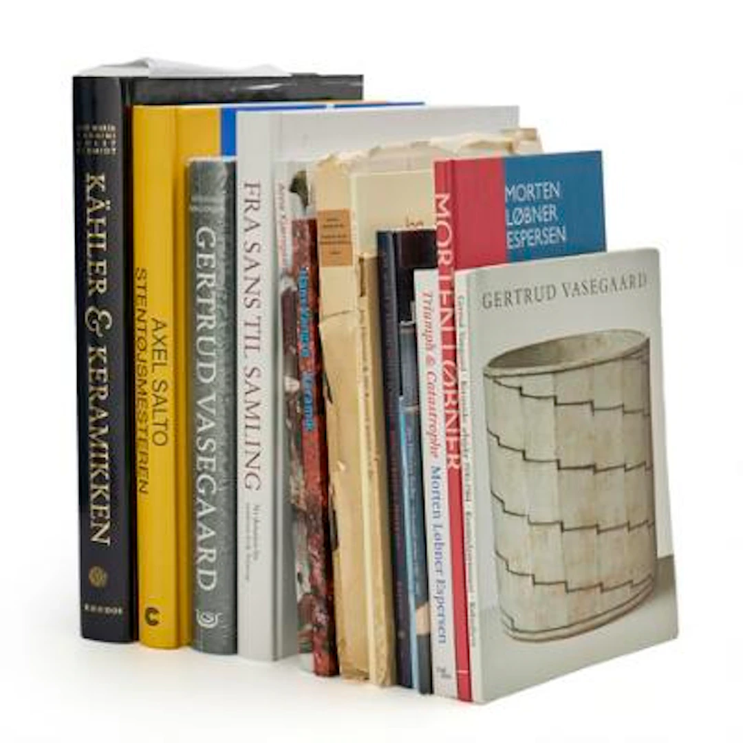 Various literature concerning Danish ceramics. (16) – Bruun Rasmussen