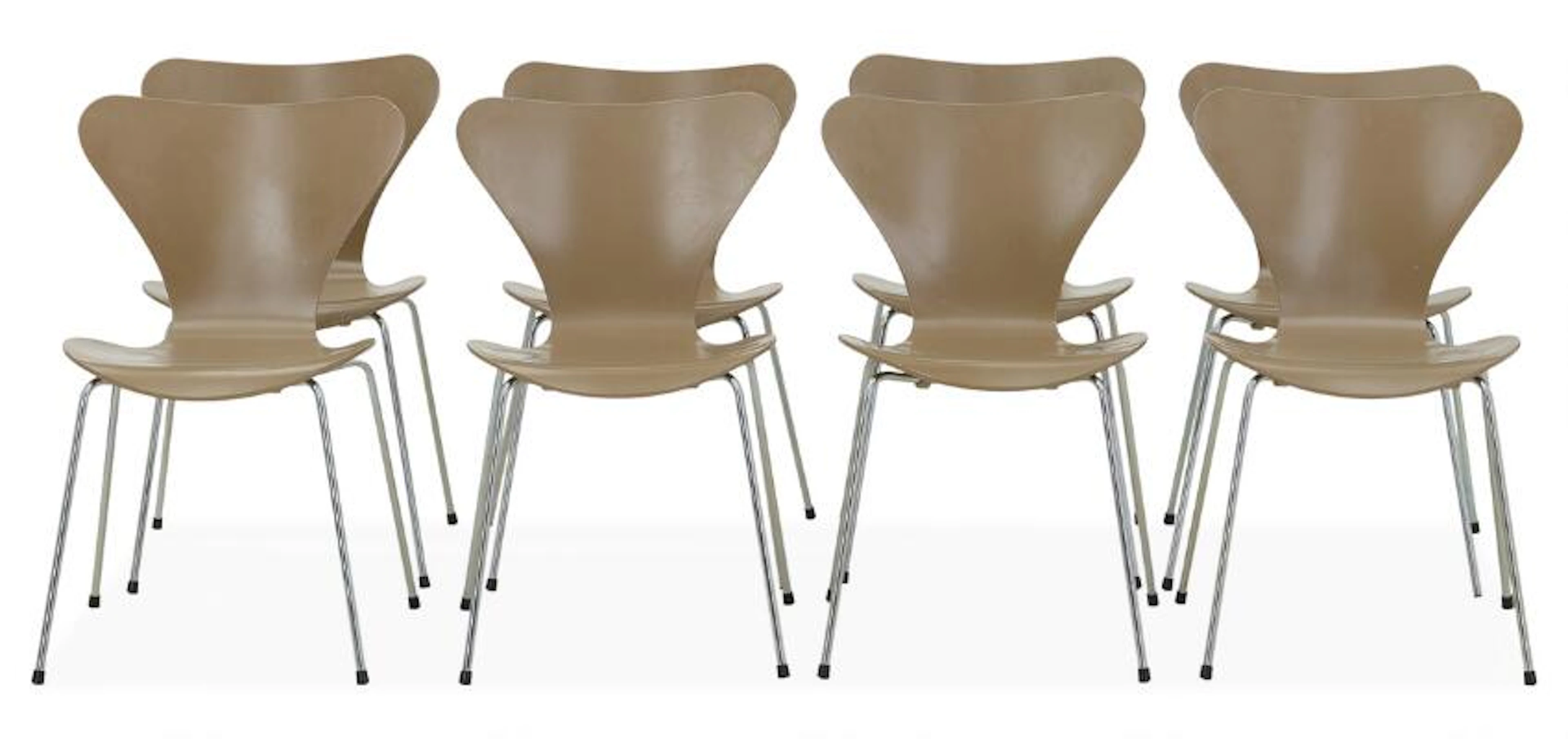 Arne Jacobsen: "The Seven Chair". Set of eight chairs with steel legs.