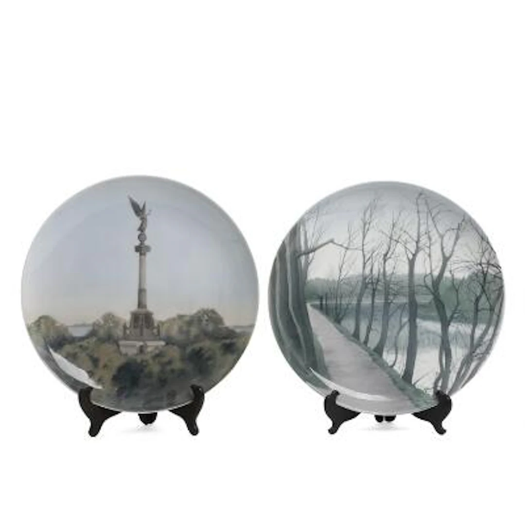 Effie Hegermann-Lindencrone a.o.: Two porcelain wall plates. B&G.