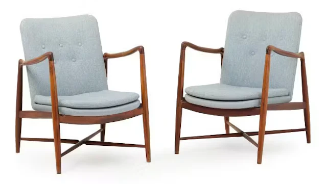 Finn Juhl: “Fireplace Chair”. A pair of Brazilian rosewood easy chairs.