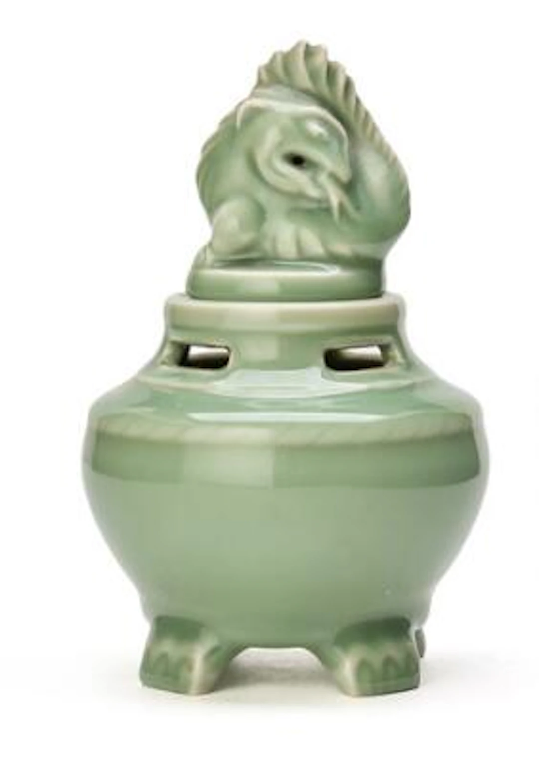 Jais Nielsen: A footed stoneware bonbonniere. Decorated with celadon