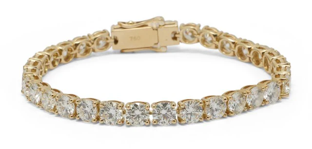 A diamond bracelet set with diamonds weighing a total of app. 16.00