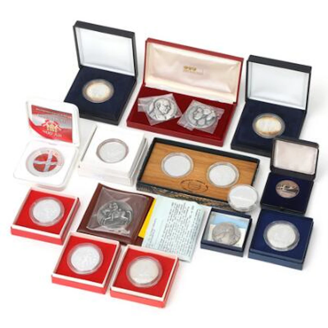 Collection of modern silver medallions, 16 pieces in total in original