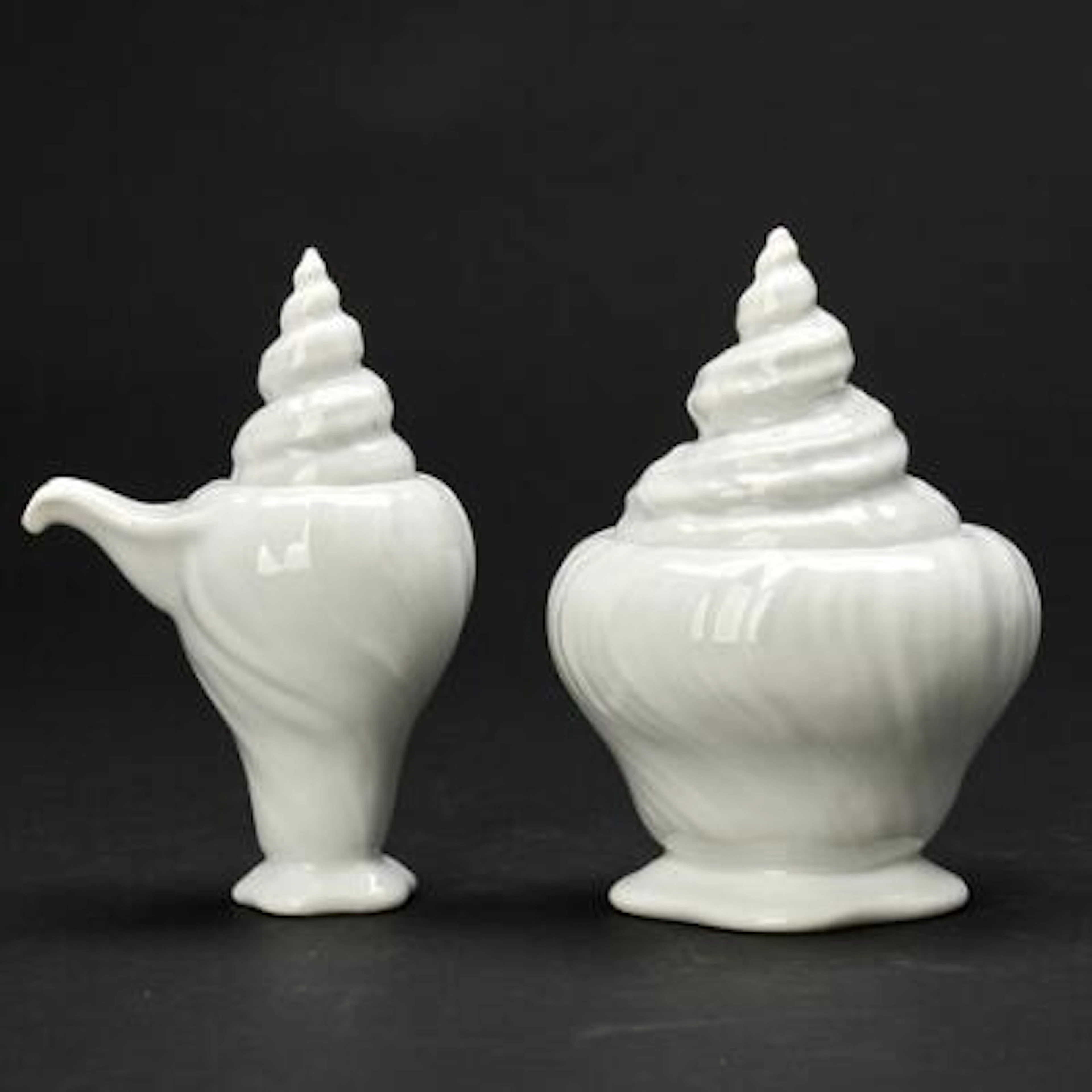 Arje Griegst: "White Triton". Porcelain sugar bowl and creamer, decorated