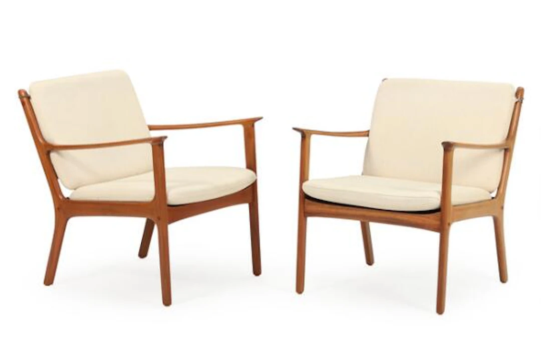 Ole Wanscher: A pair of easy chairs with mahogany frame, upholstered