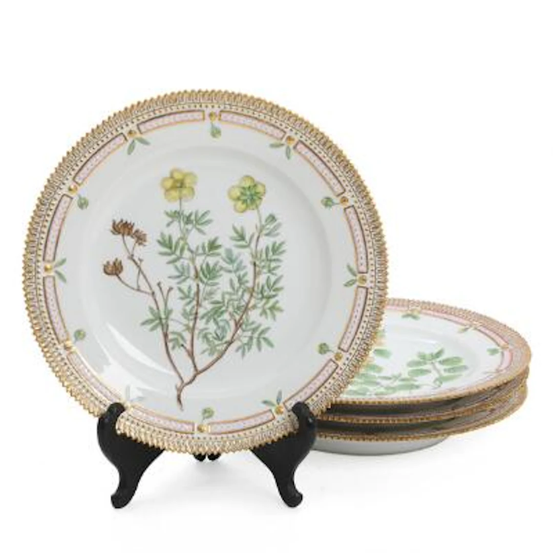 "Flora Danica". Four dinner plates of porcelain. Royal Copenhagen.