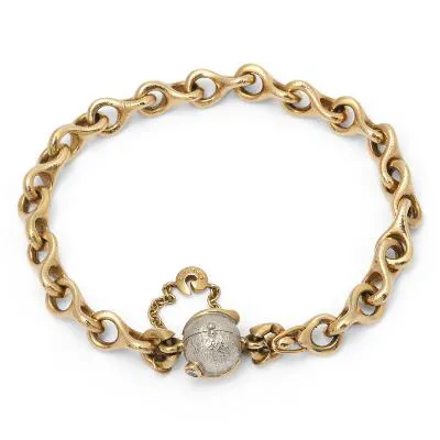 Ole Lynggaard: A "Smile" clasp set with diamonds on a bracelet of