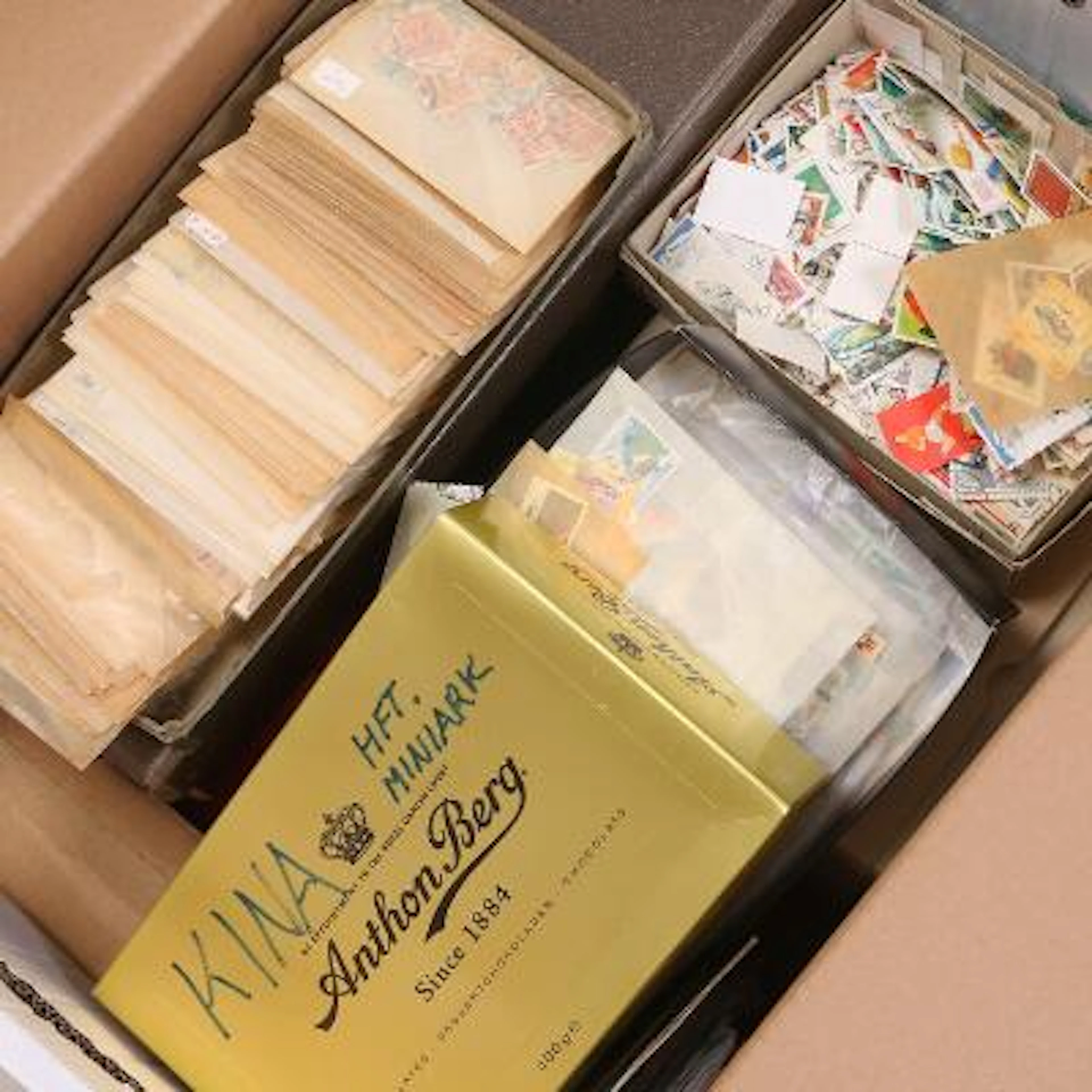 China. Duplicate lot in a large box with stockbooka, glassines, loose