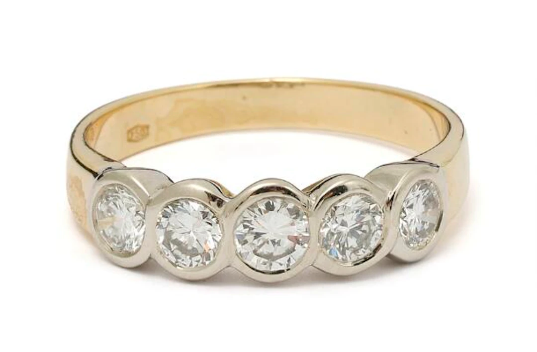 A diamond ring set with five brilliant-cut diamonds mounted in 18k