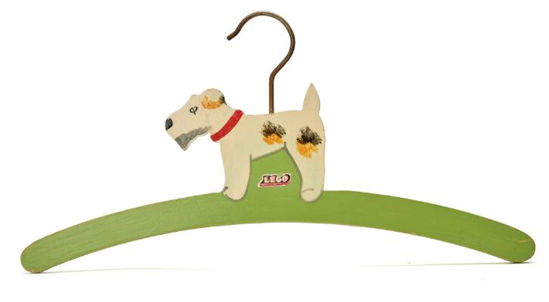 Dagny Holm for LEGO: A painted wooden hanger with a dog. 1938–1951.