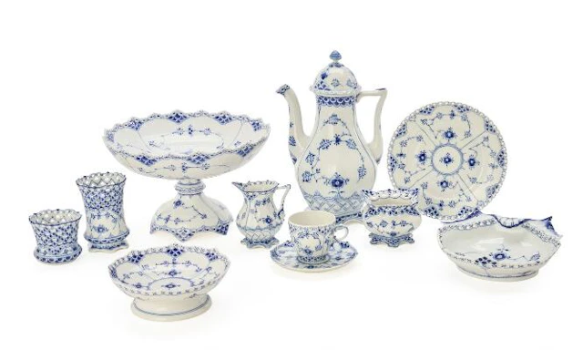 "Blue Fluted Full Lace" porcelain service, decorated in underglaze