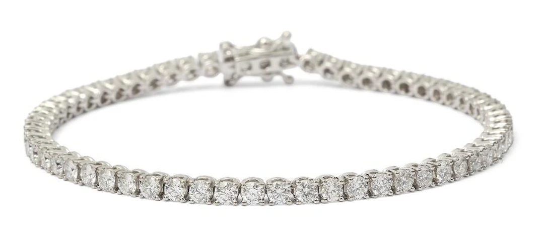 A diamond tennis bracelet set with numerous diamonds weighing in total