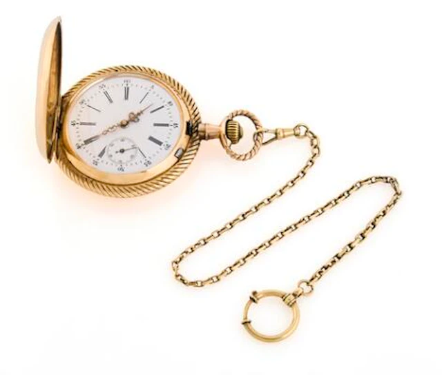 Double-cased pocket watch of 14k gold. Mechanical movement with lever
