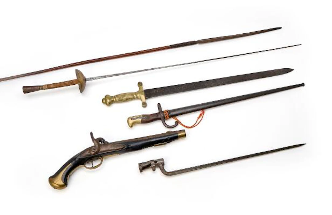 A percussion-converted M/1772 pistol, a Danish hanger, two bayonets