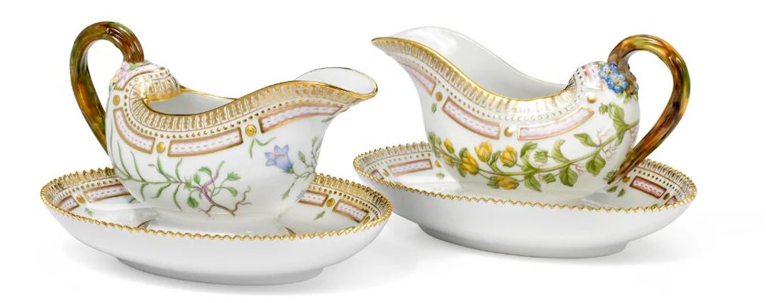 “Flora Danica” a pair of porcelain sauce boats. 3556. Royal Copenhagen.