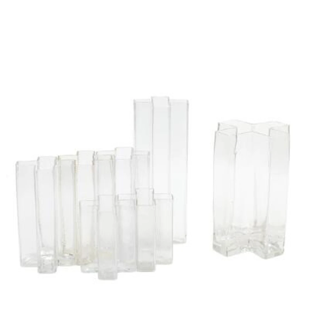 Bodil Kjær: "Kryds". Seven clear glass vases. H. 12–26.5 cm. (7) –