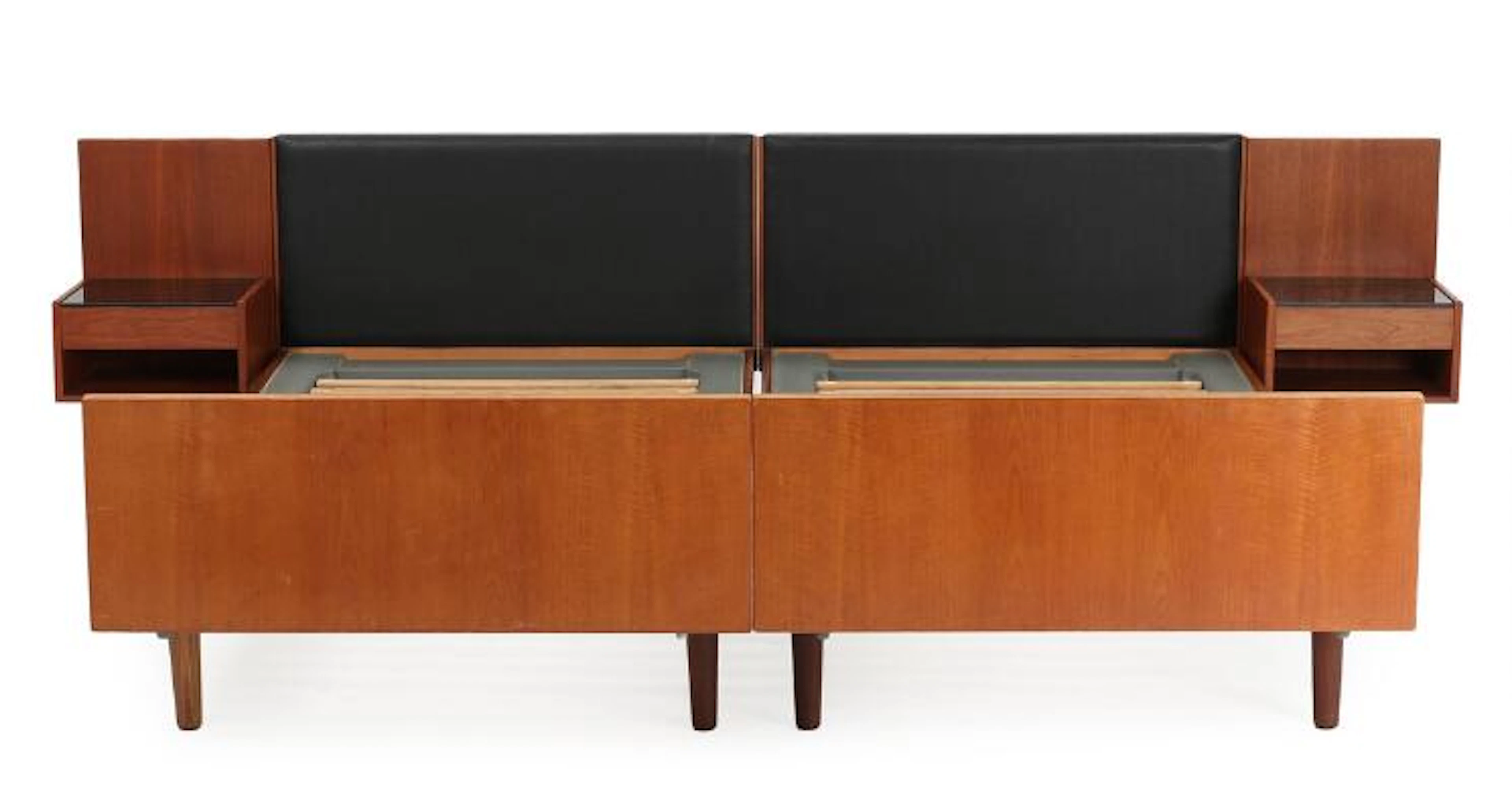 Hans J. Wegner: "GE 705". A pair of teak beds with side tables, headboard