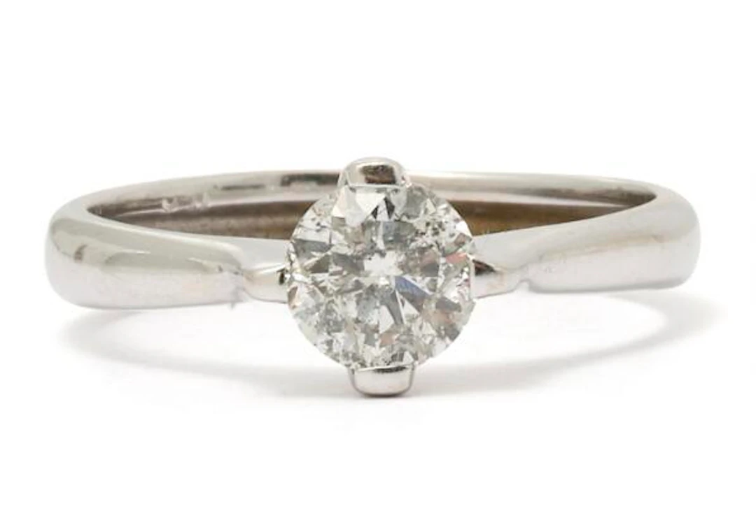 A diamond ring set with a brilliant-cut diamond weighing app. 0.66
