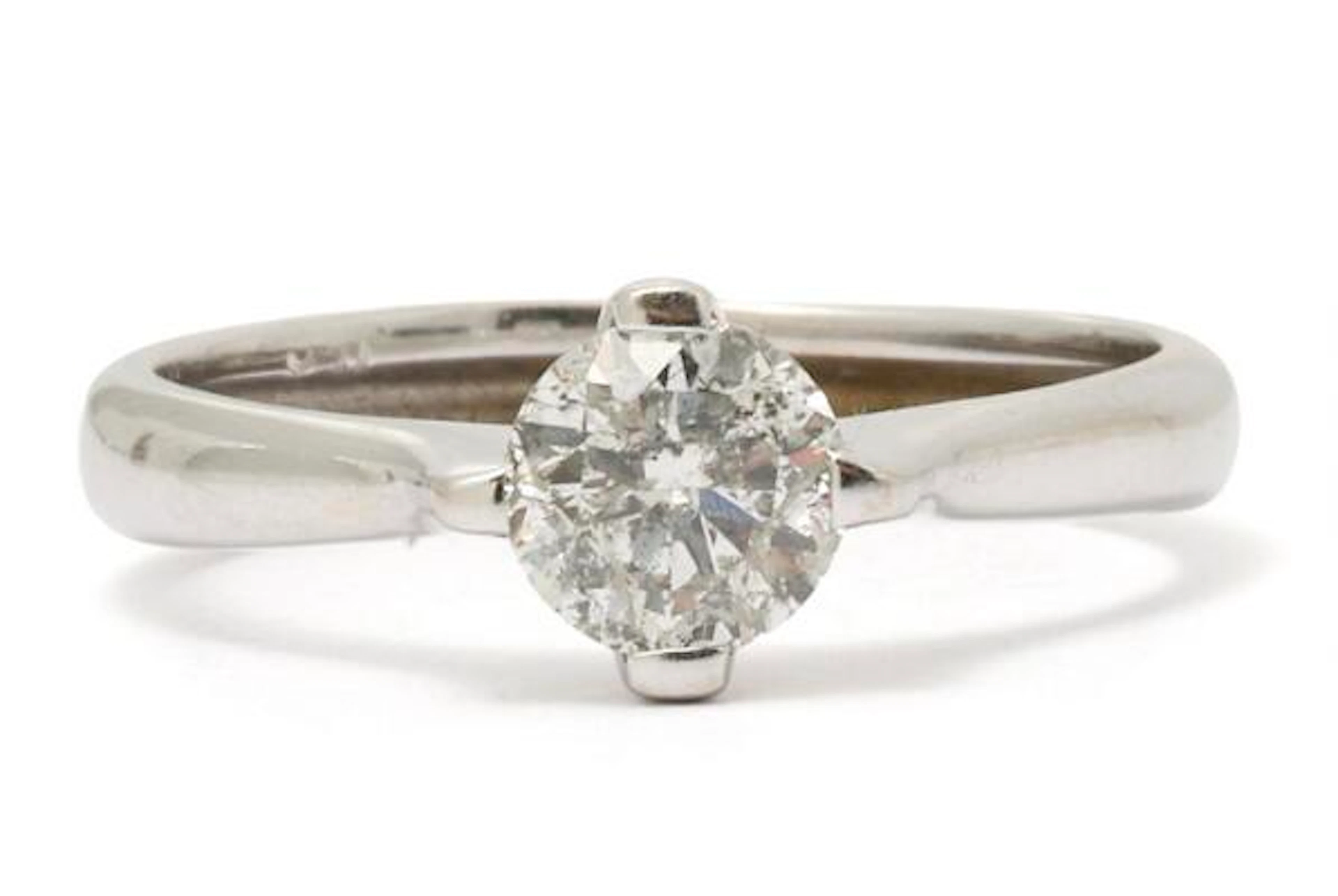 A diamond ring set with a brilliant-cut diamond weighing app. 0.66