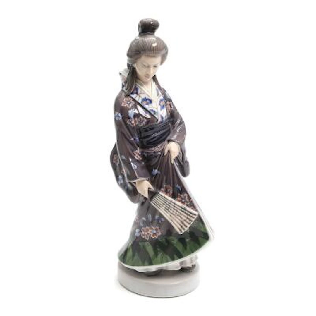 "Japanese woman". A Dahl-Jensen porcelain figurine decorated in underglaze