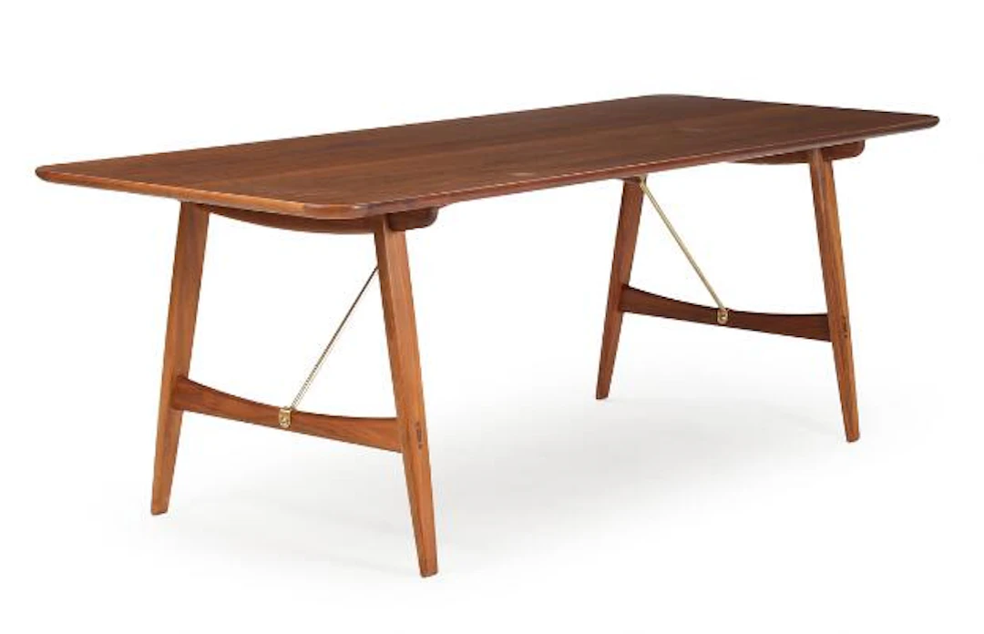 Børge Mogensen: "Hunting Table". A walnut dining table with angled