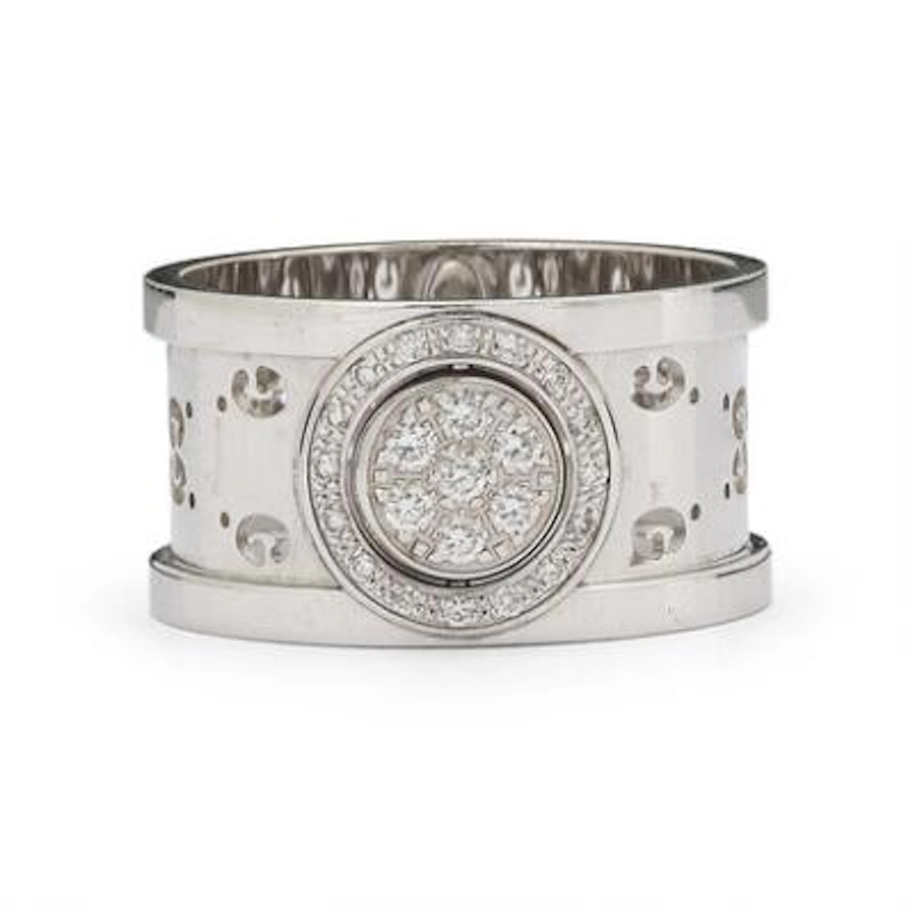 Gucci: An "Icon Twirl" diamond ring set with brilliant-cut diamonds