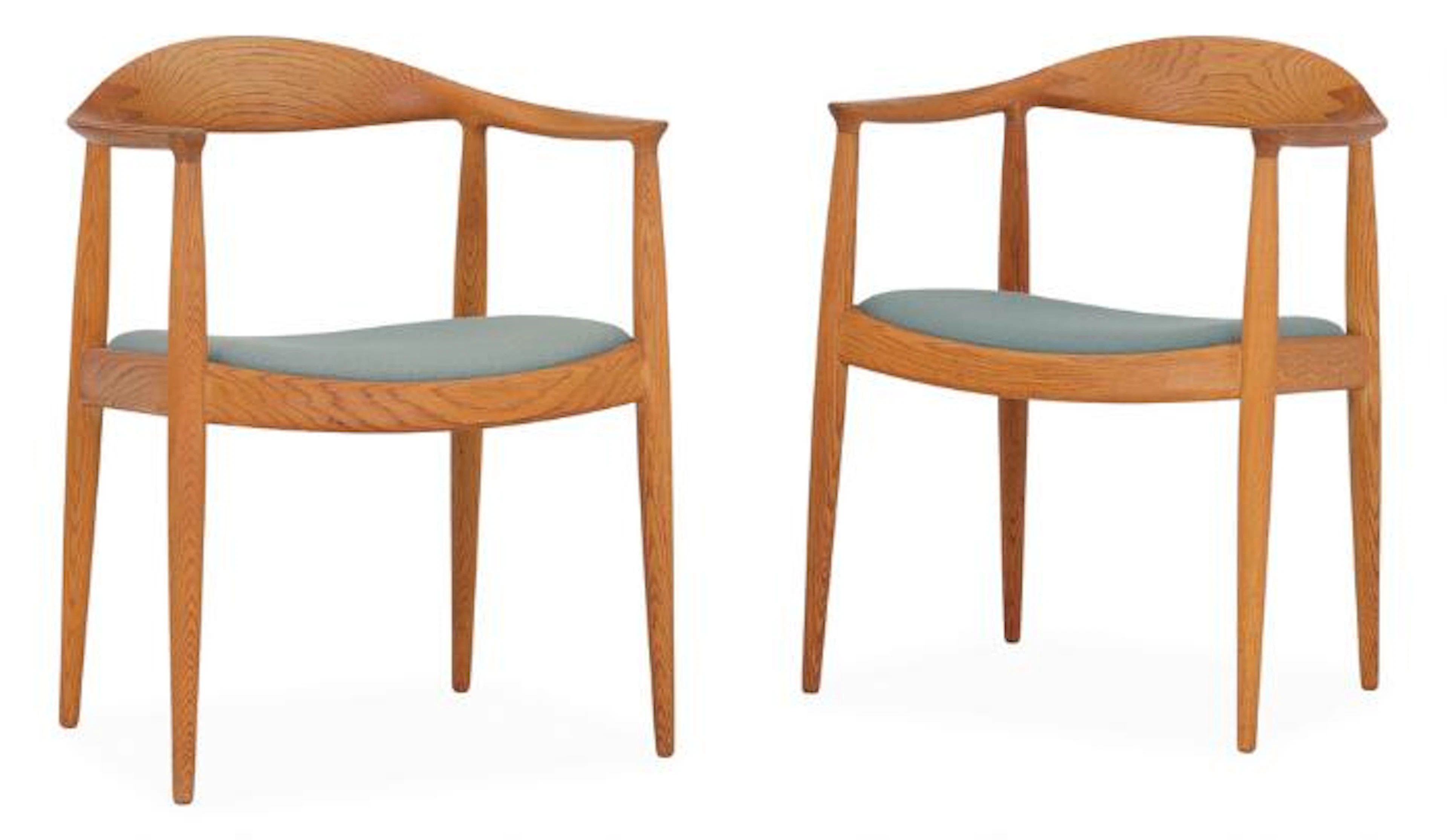 Hans J. Wegner: “The Chair”. A pair of oak armchairs. Seat upholstered