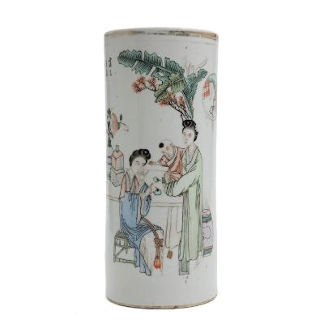 Chinese hat stand of porcelain, decorated in colours and gold with