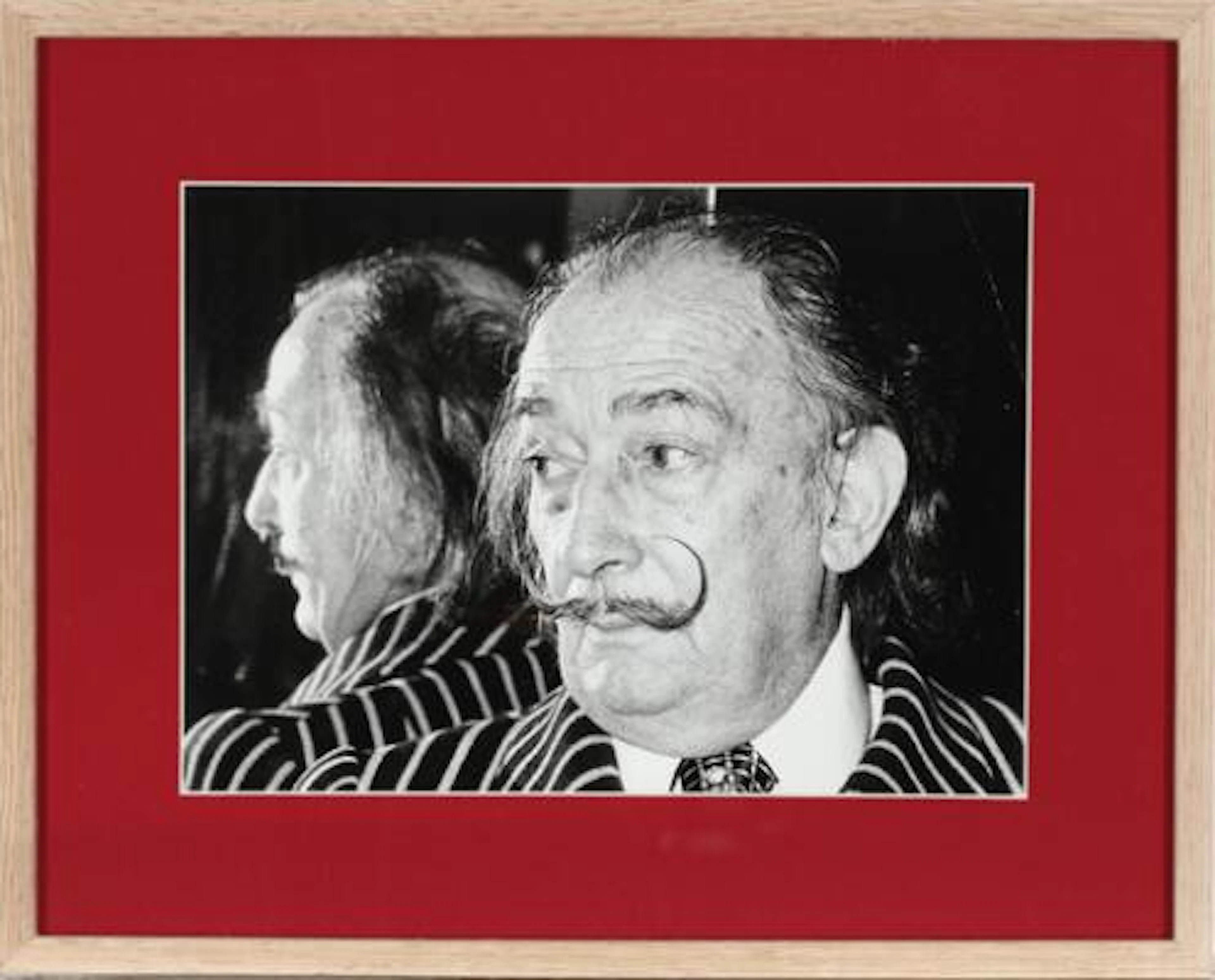 Original black-and-white press photograph of Spanish artist Salvador