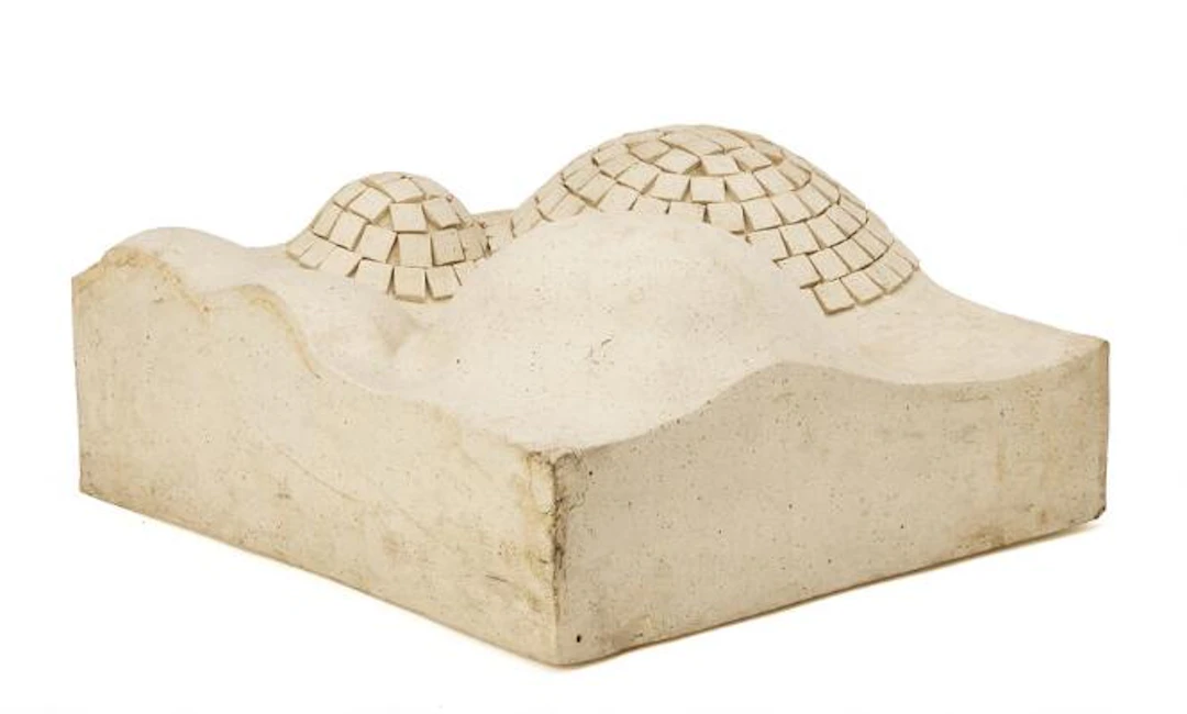 Lise Honoré: "La Grande Borne," c. 1975. Unsigned. Stoneware. H. 17