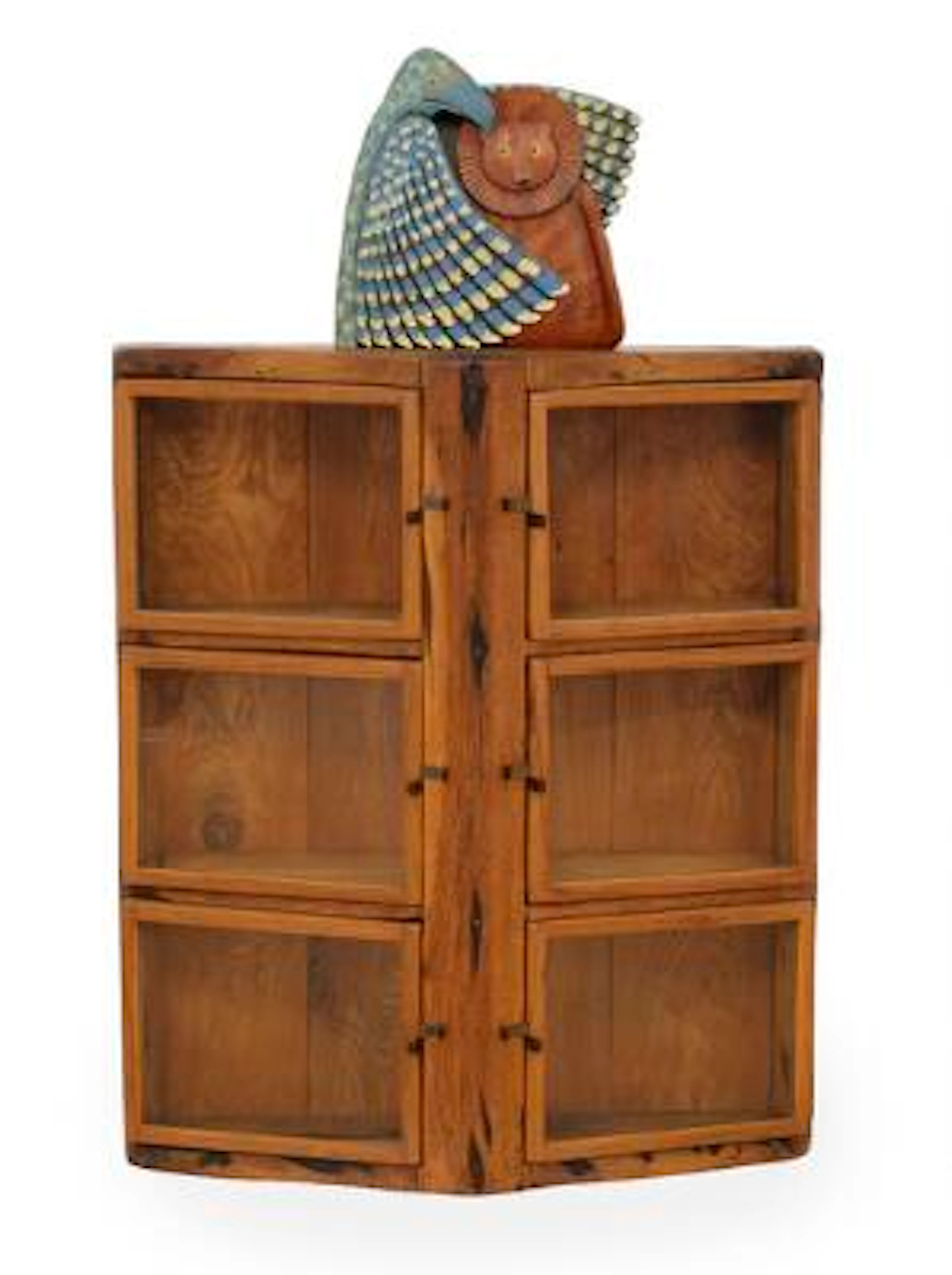 Jacob Hermann: Patinated wooden showcase with af carved wood figure