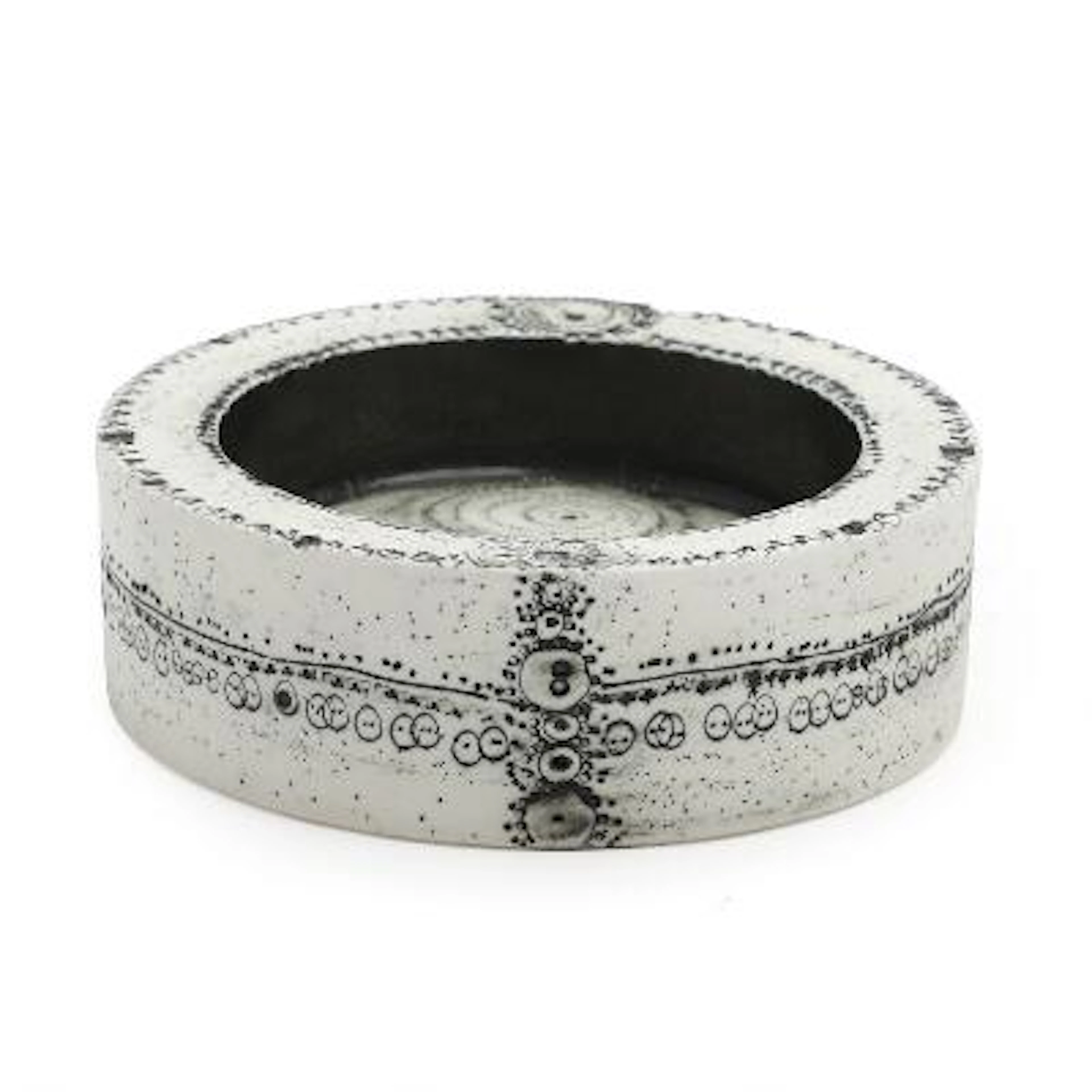Rut Bryk: Cylindrical stoneware bowl with pronounced rim. Signed.