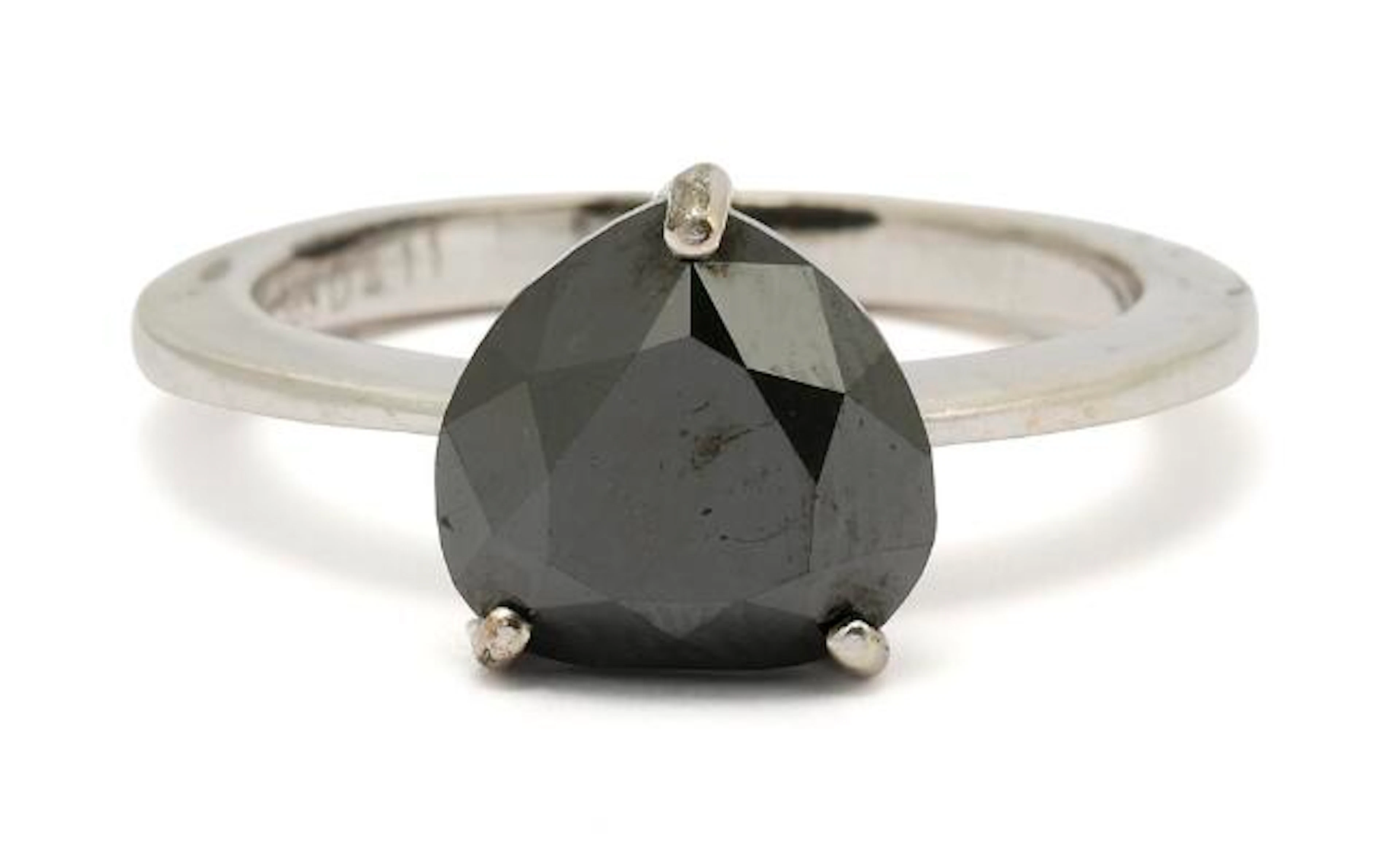 A diamond ring set with a diamond weighing app. 4.11 ct, mounted in