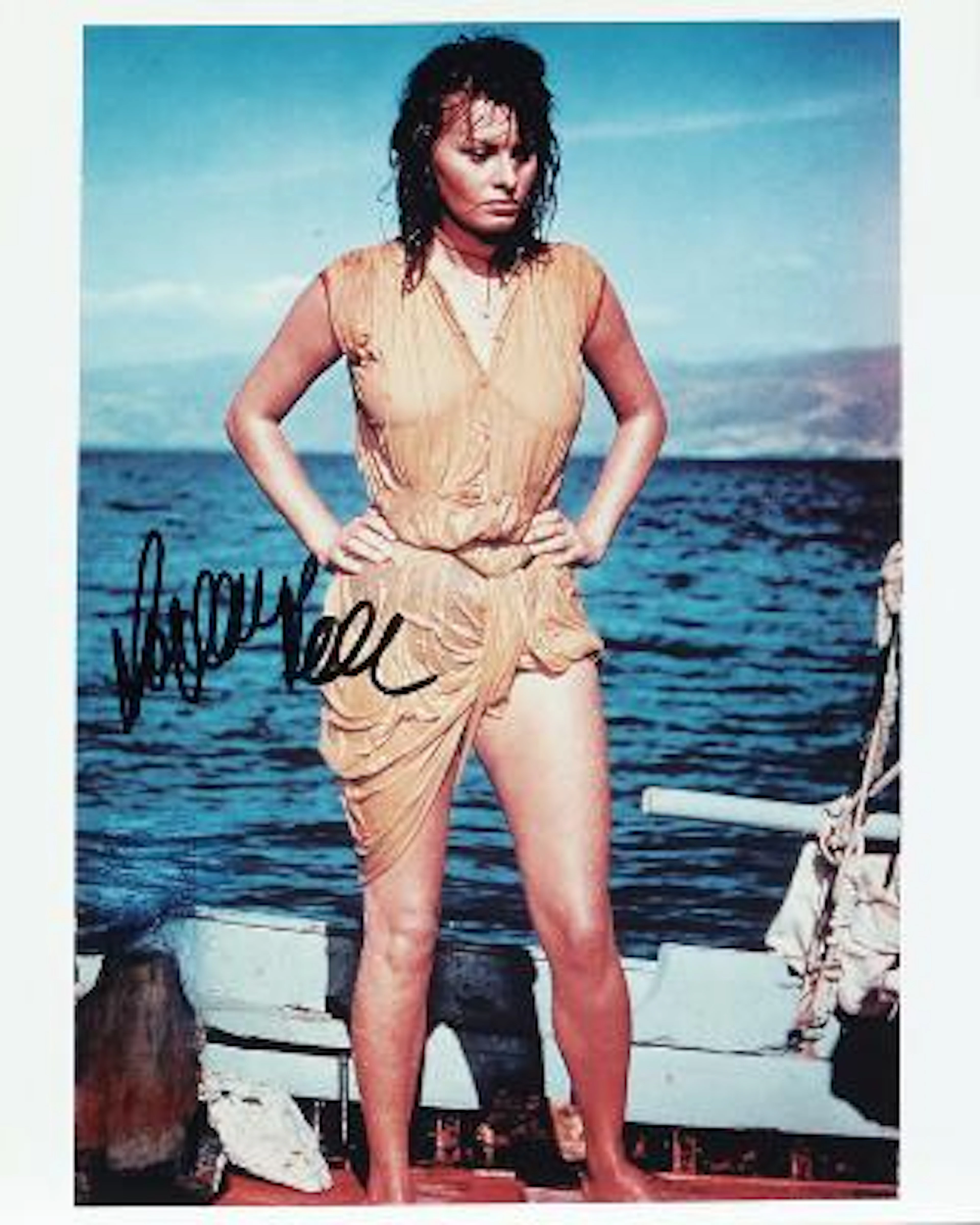 Signed colour still photograph of Italian actress Sophia Loren (b.