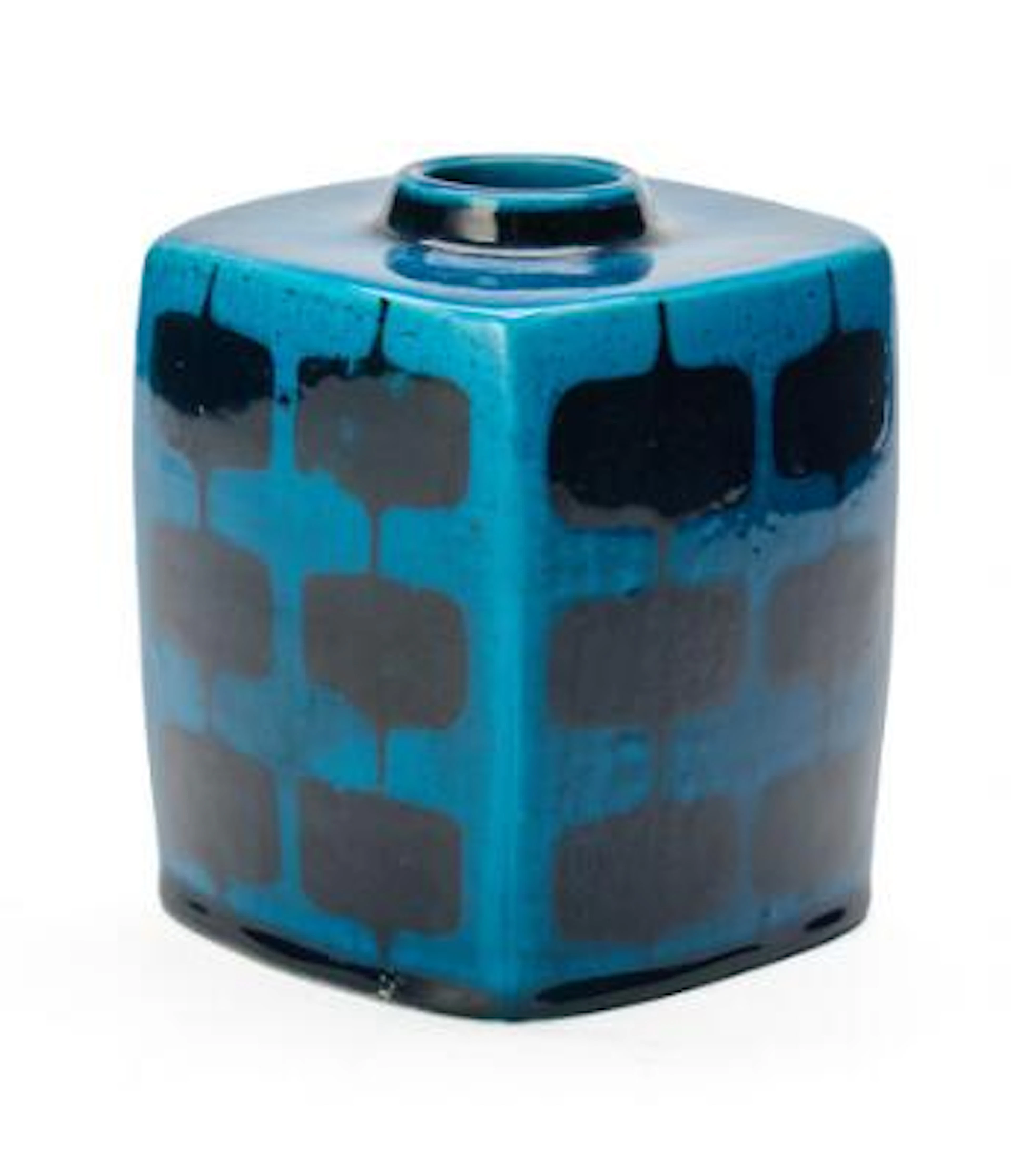 Gertrud Vasegaard: Four-sided stoneware vase with convex sides, modelled