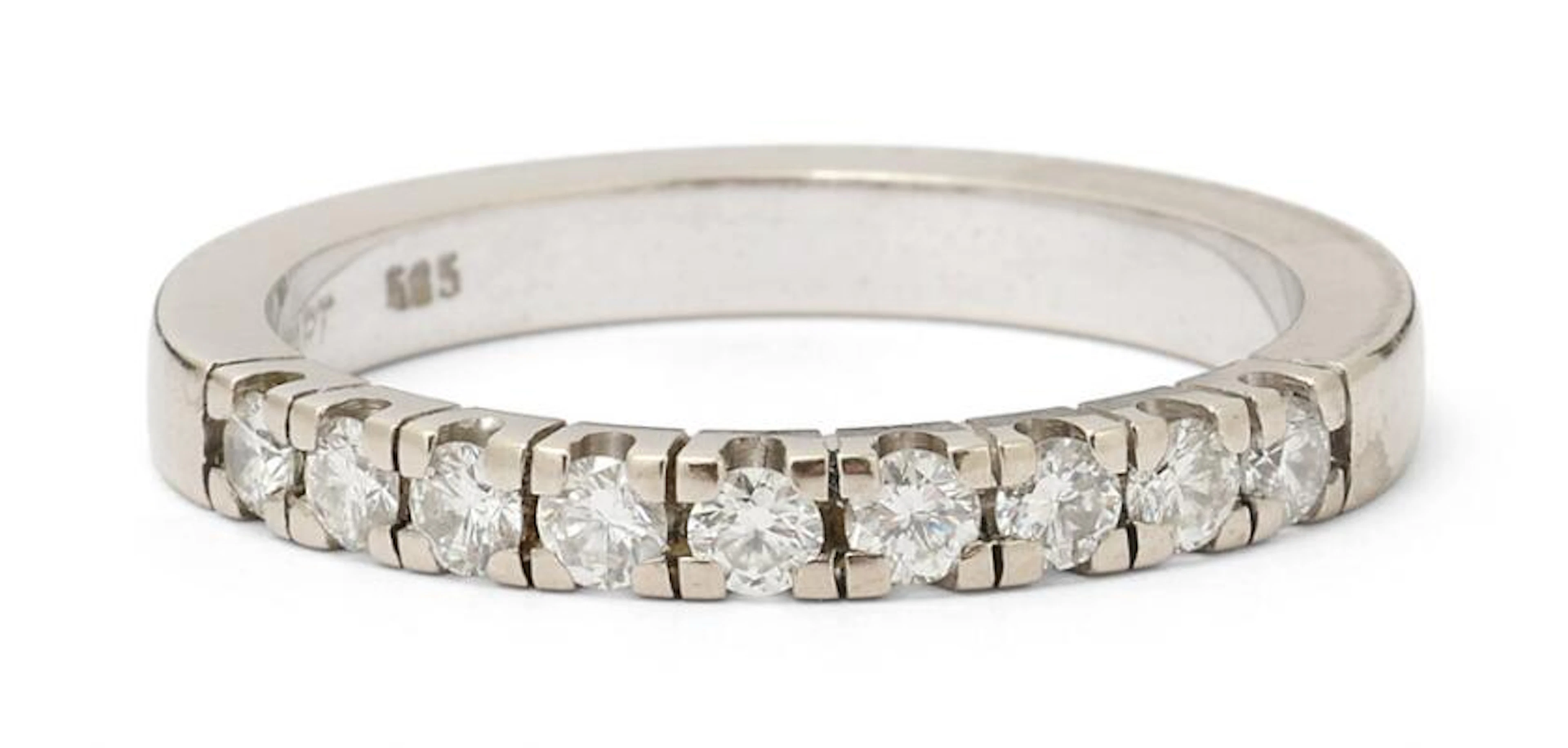 Ruben Svart: An eternity diamond ring set with numerous diamonds