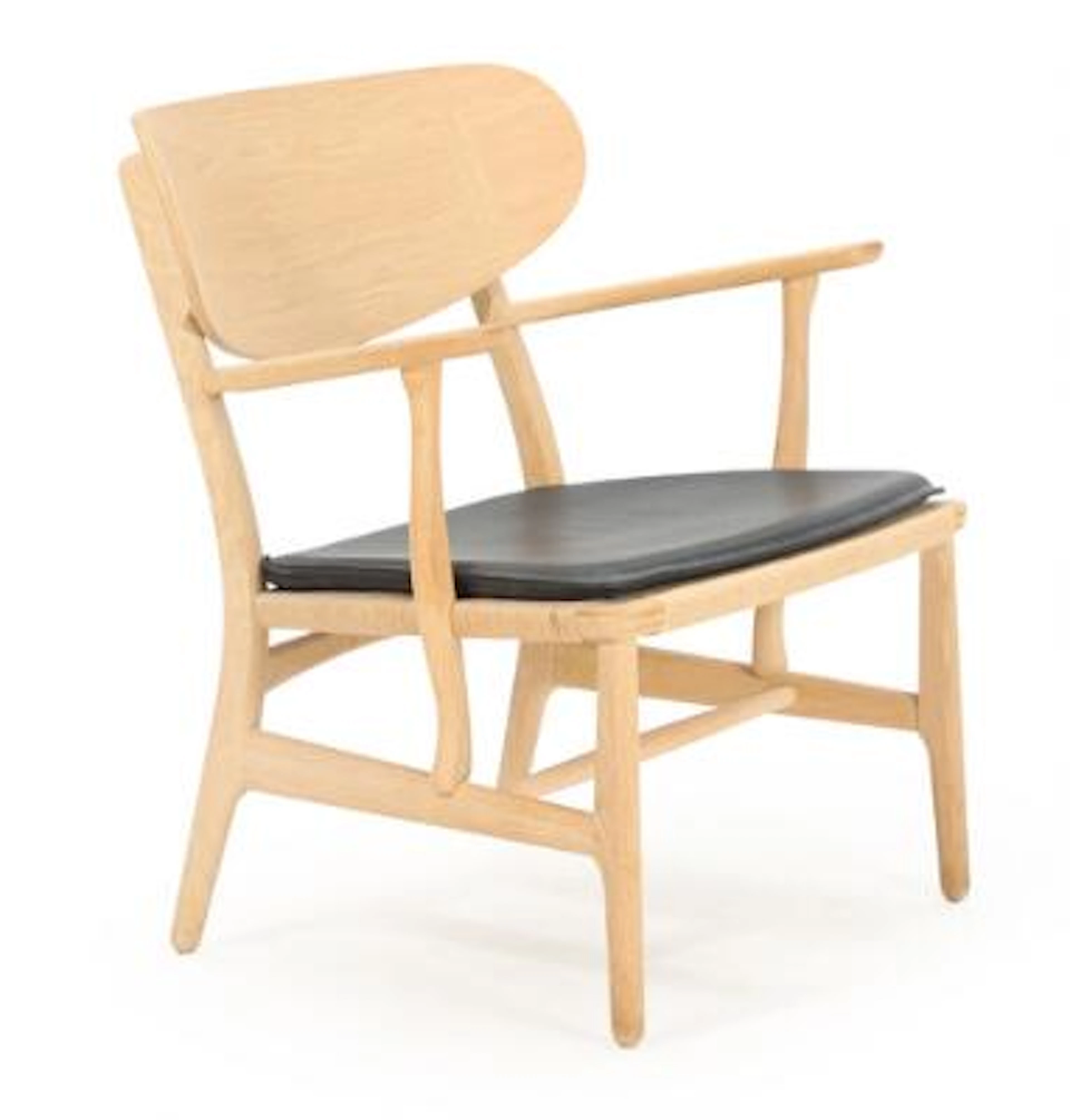 Hans J. Wegner: "CH 22". An easy chair with oak frame and moulded