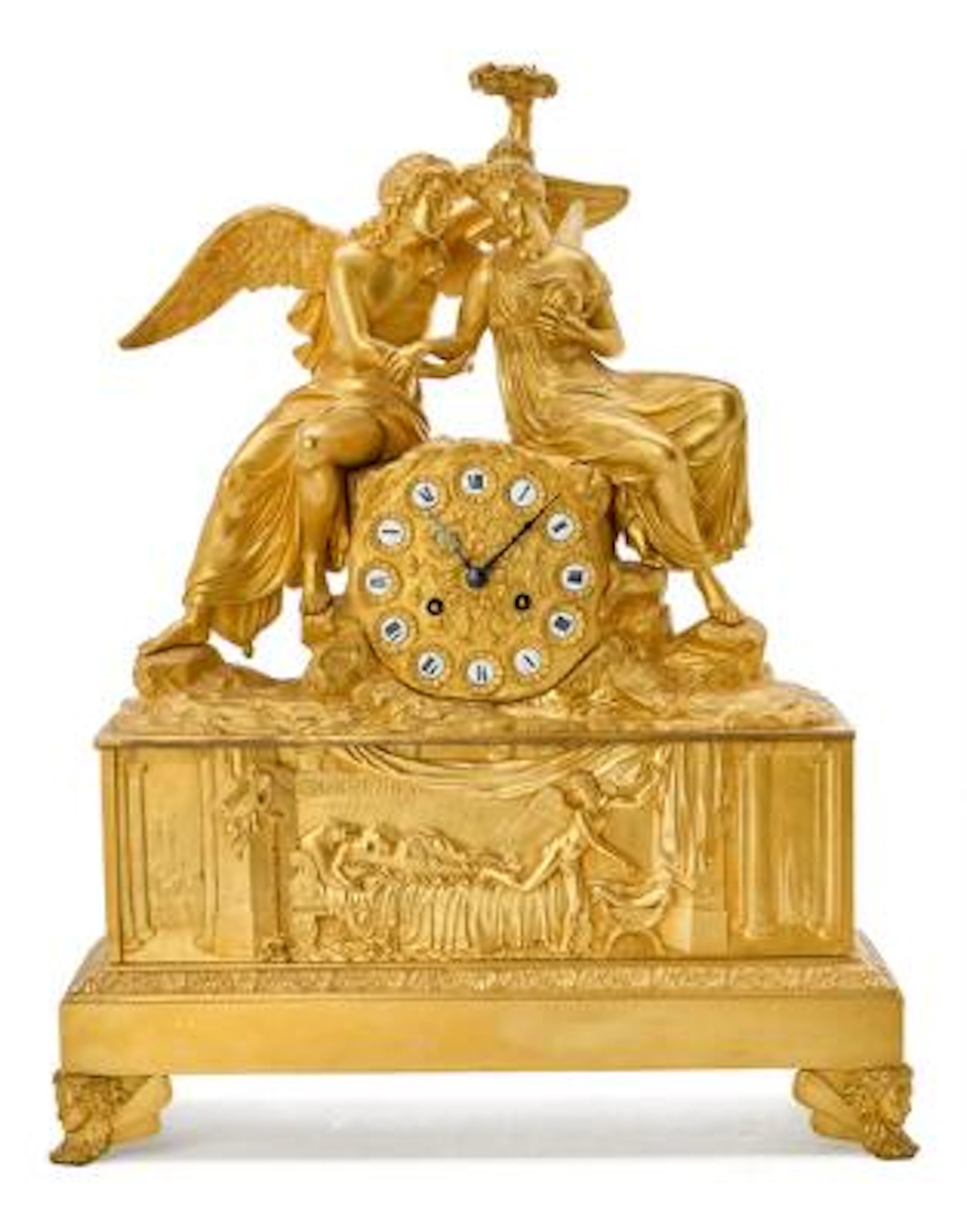 A French late Empire mantelpiece clock in gilt bronze. Early 19th