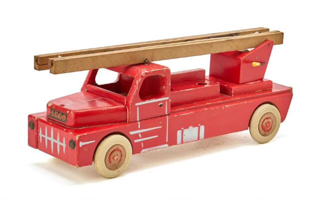 LEGO: A red painted wooden fire engine with ladder. Model 473. Manufactured