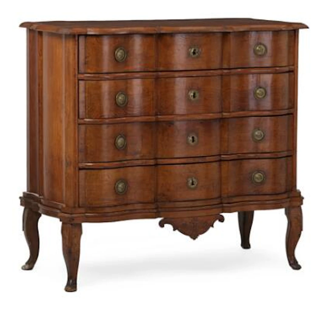 A Danish rococo chest of drawers. C. 1750–1770. H. 110 cm. W. 115