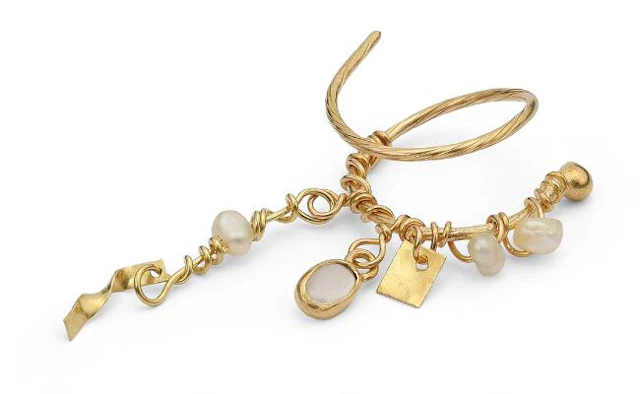 Irene Griegst: A pearl ear pendant set with pearls and a cabochon