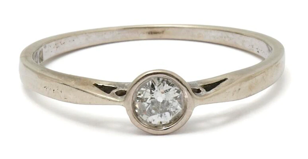 A solitaire diamond ring set with an old-cut diamond weighing app.