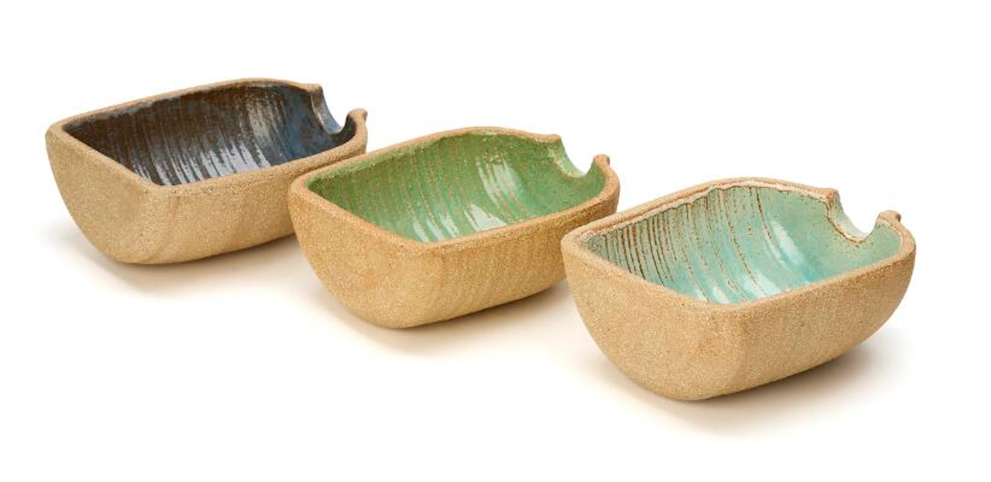 Ursula Munch-Petersen: Three stoneware jars/bowls. Partly decorated